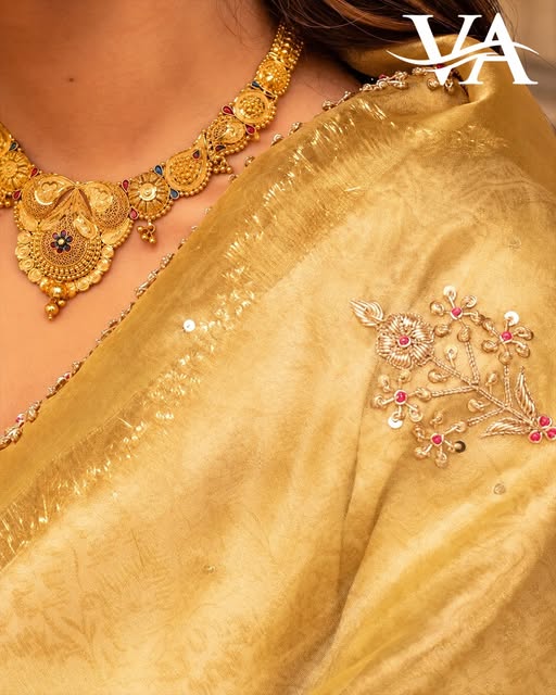 Exquisite Gold Necklace Set